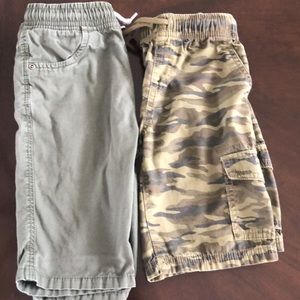 2 pairs of boys cargo shorts size 7 great shape